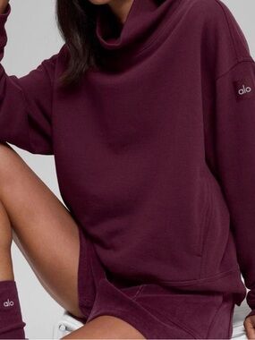 ALO Yoga Hazy Neck Pullover - Burgundy